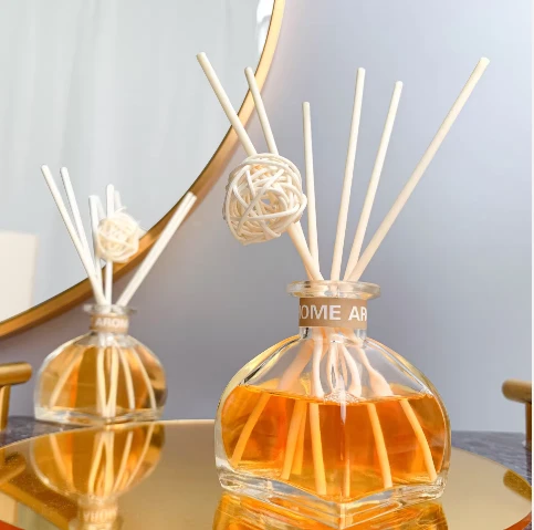 Set cadou pentru aromaterapie cu uleiuri esențiale naturale, lumânare aromatică, difuzor de aer din stuf
