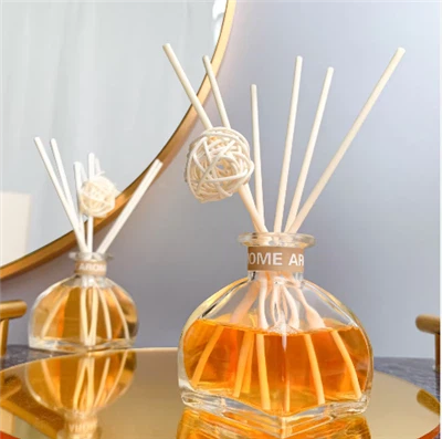 Set cadou pentru aromaterapie cu uleiuri esențiale naturale, lumânare aromatică, difuzor de aer din stuf